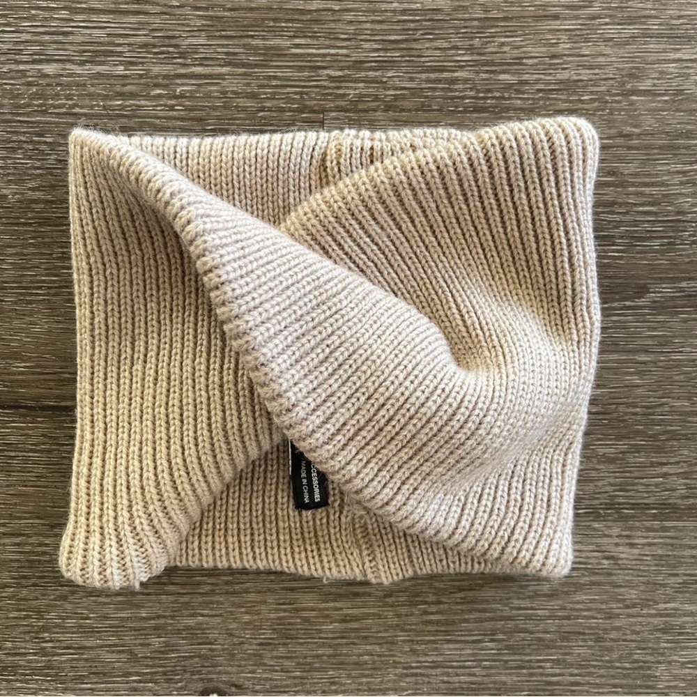 Zara Taupe Ribbed Knit Accessory